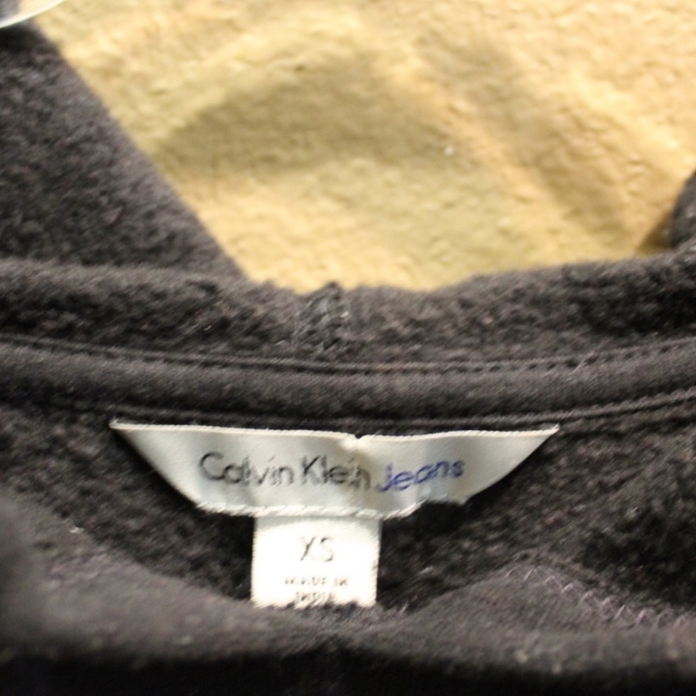 Calvin Klein short sleeve hoodie - Picture 5 of 5